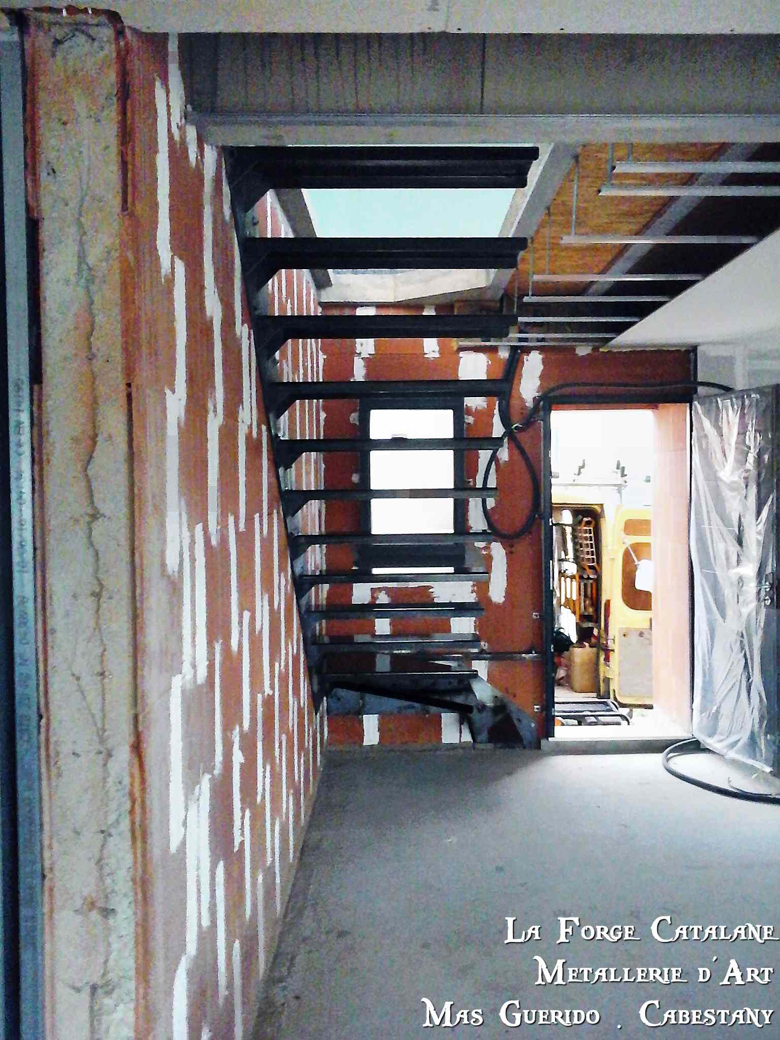 escalier marches supendues tole fer pliage quart tournant forge catalane 4.jpg